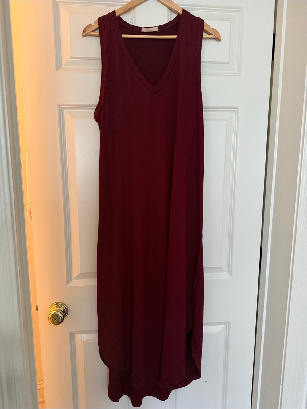 Entro Sleeveless V-Neck Midi Dress in Burgundy